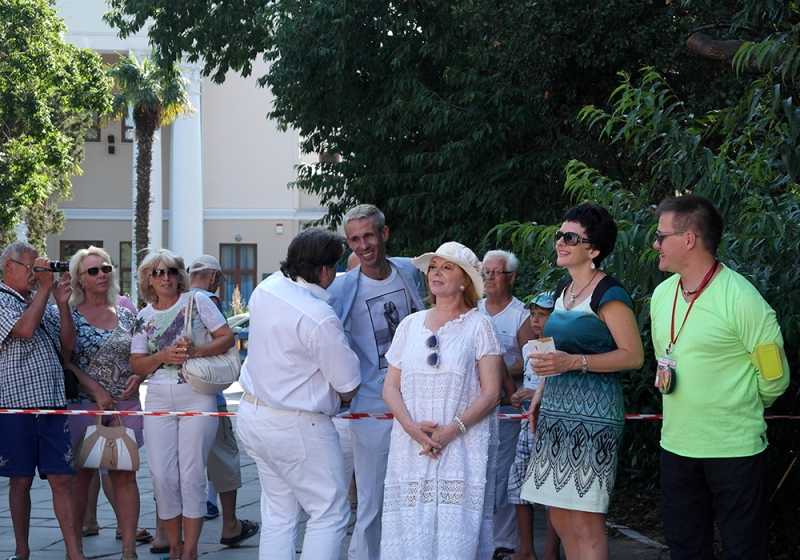 В Ялте установили памятник шляпке Клары Новиковой