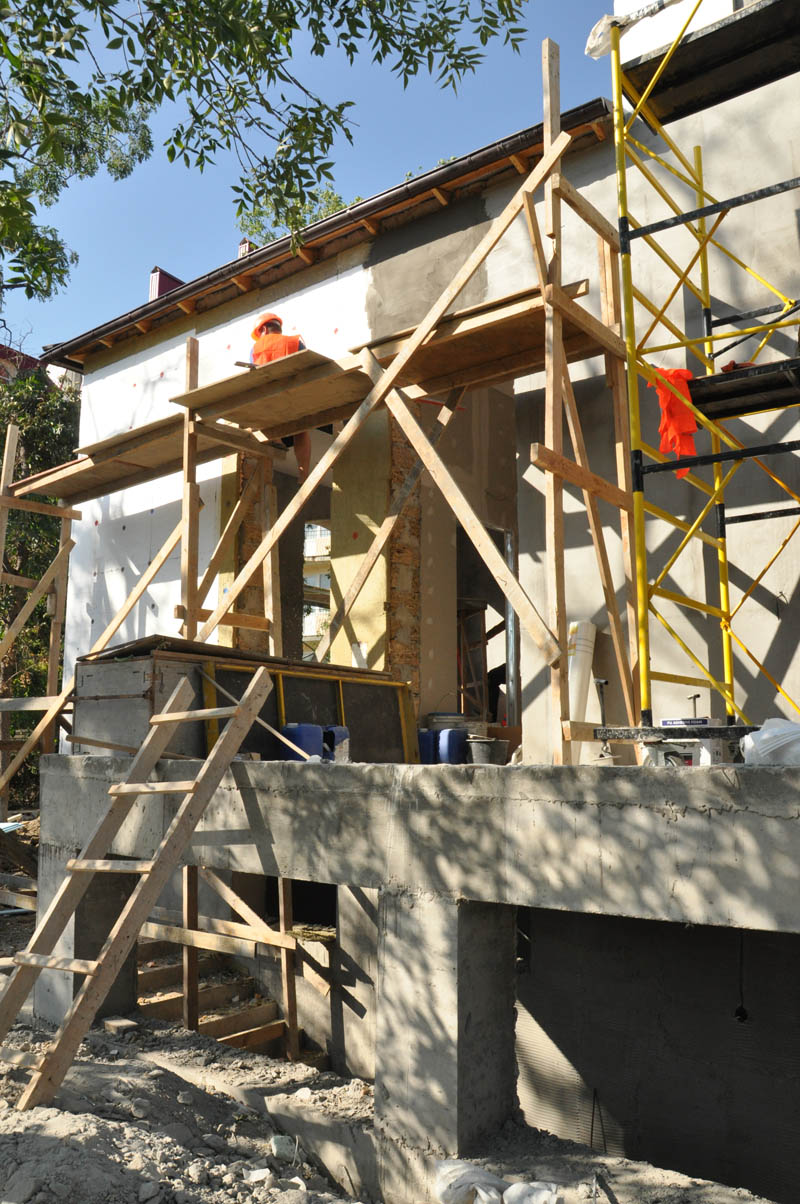 Аксенов осмотрел в Судаке больницу и реконструкцию набережной