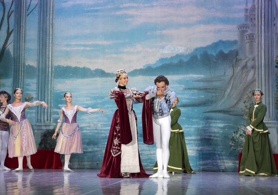 В Ялте состоялся спектакль «Лебединое озеро»