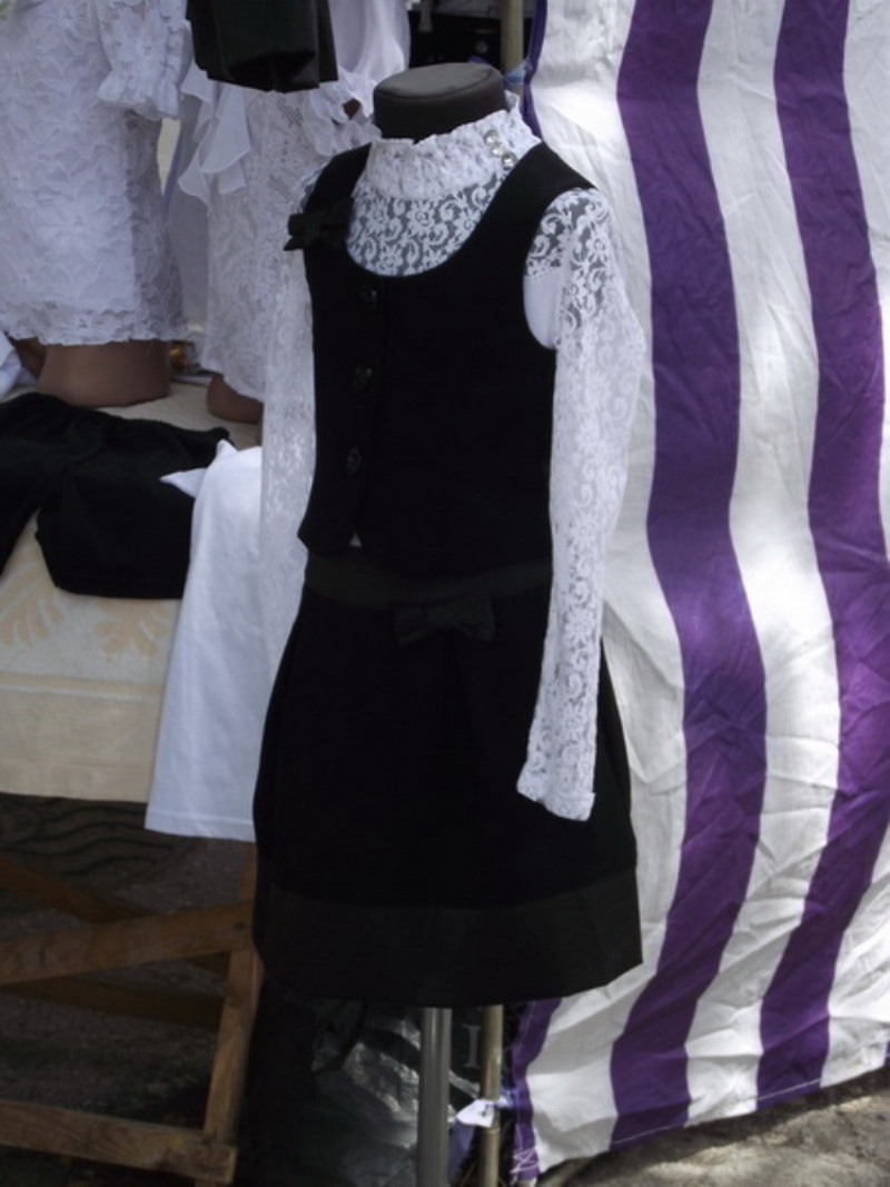 В Симферополе начал работу школьный базар