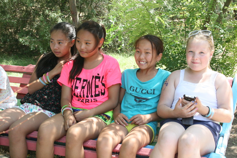 Вице-премьер РФ посетила хабаровских детей в пансионате Сакского района