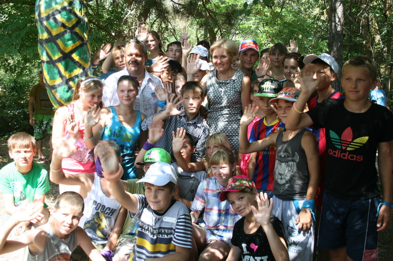 Вице-премьер РФ посетила хабаровских детей в пансионате Сакского района