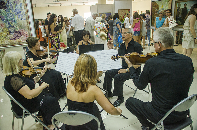 В Севастополе открылась выставка российских живописцев XX века и современных художников