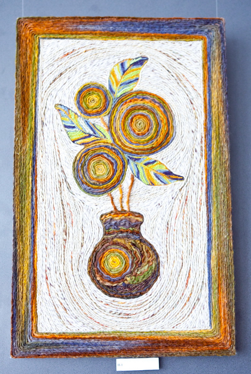 В Севастополе открылась выставка картин из ниток