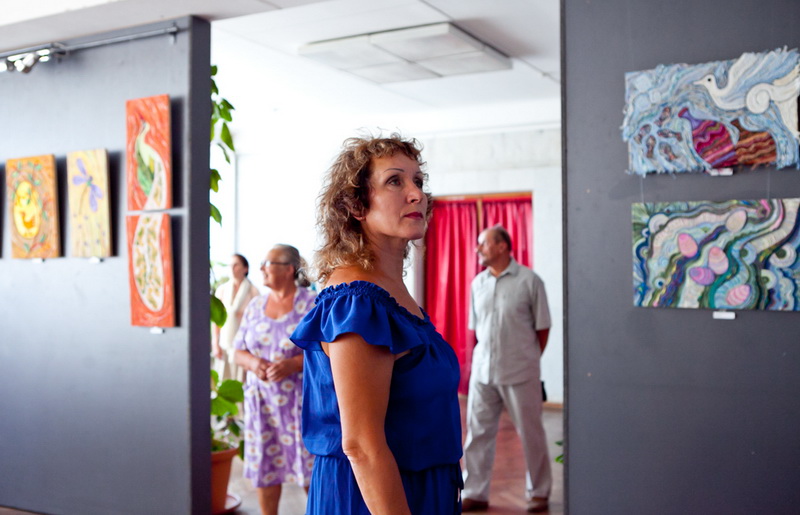 В Севастополе открылась выставка картин из ниток