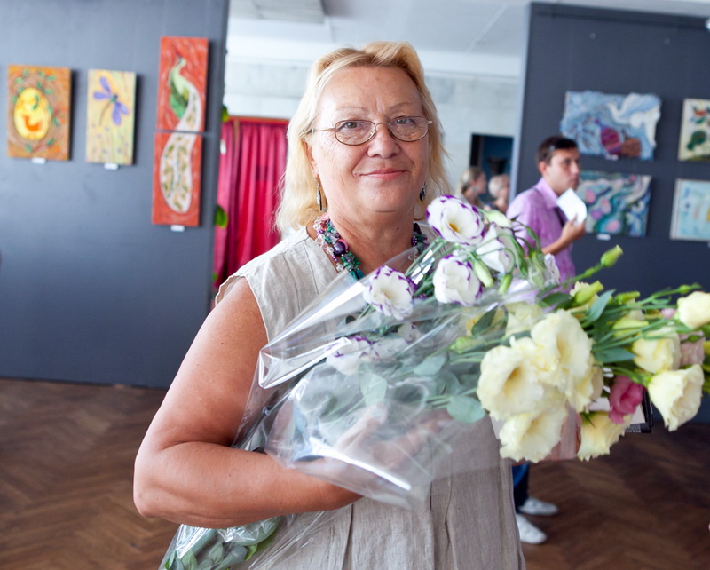 В Севастополе открылась выставка картин из ниток