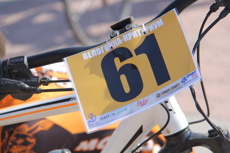 В Симферополе провели массовый велопробег и велогонку