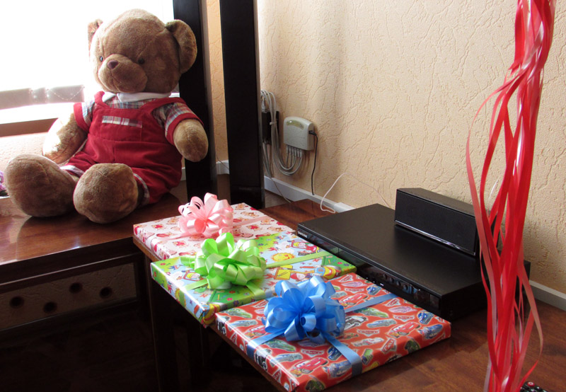 В Симферополе вручили первые свидетельства о рождении российского образца