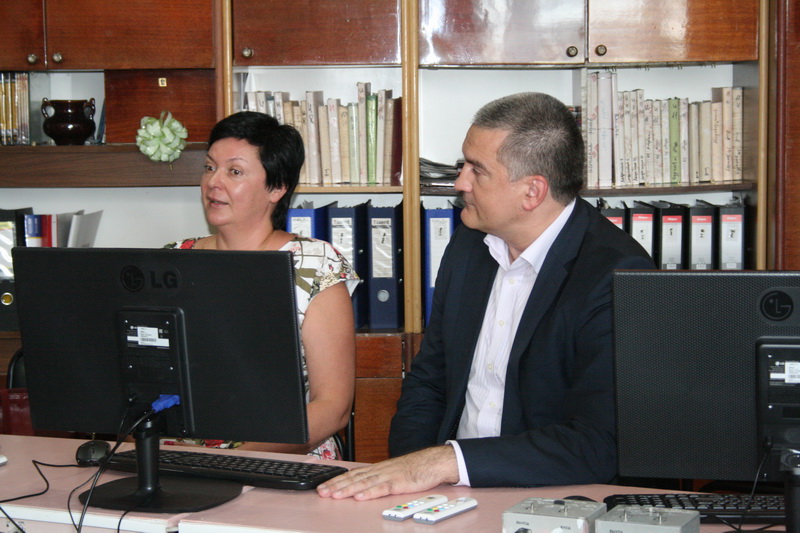 В Симферополе дети с нарушением слуха получили интерактивные кабинеты химии и истории