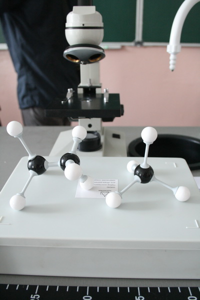 В Симферополе дети с нарушением слуха получили интерактивные кабинеты химии и истории