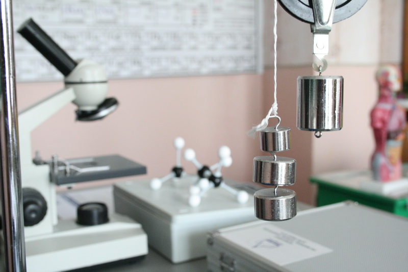 В Симферополе дети с нарушением слуха получили интерактивные кабинеты химии и истории