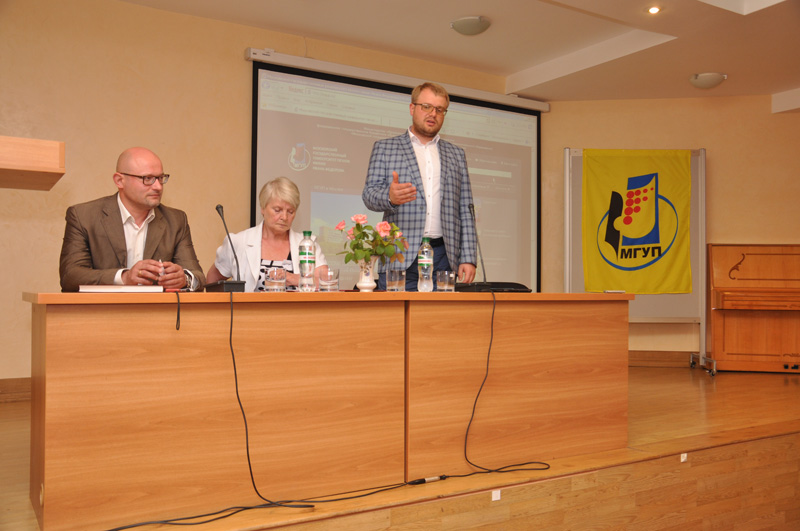 Крымские библиотеки получили книги в подарок