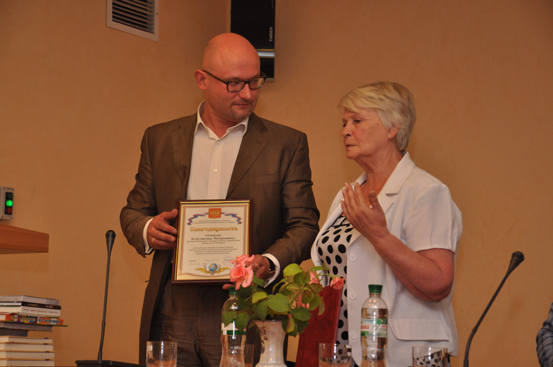 Крымские библиотеки получили книги в подарок