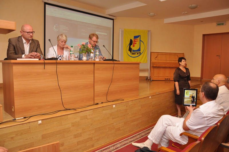 Крымские библиотеки получили книги в подарок