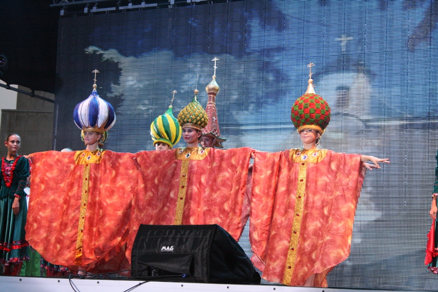 В Симферополе прошел концерт, посвященный передаче российских учебников в Крым