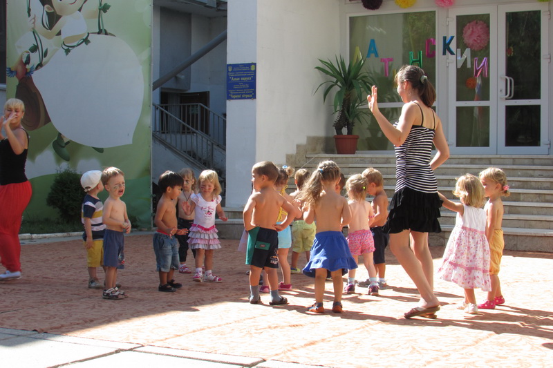 В детском саду в Симферополе провели карнавал