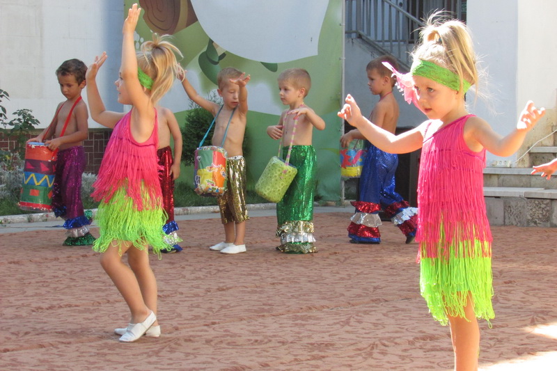 В детском саду в Симферополе провели карнавал