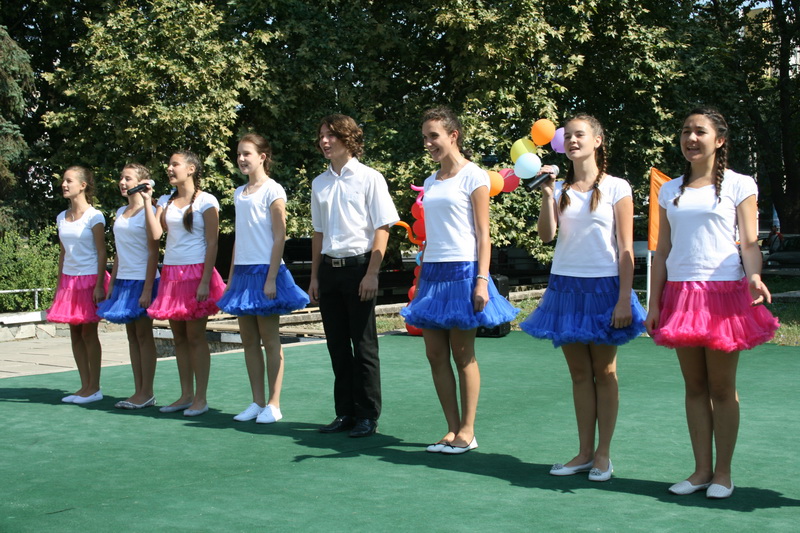 В Симферополе провели дефиле школьной формы крымских фабрик