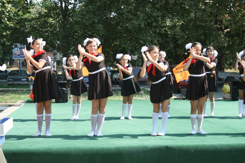 В Симферополе провели дефиле школьной формы крымских фабрик