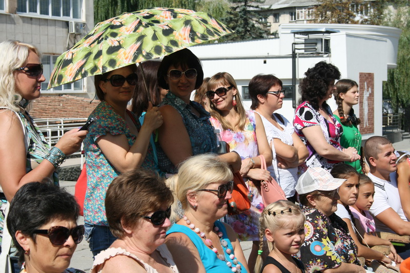 В Симферополе провели дефиле школьной формы крымских фабрик