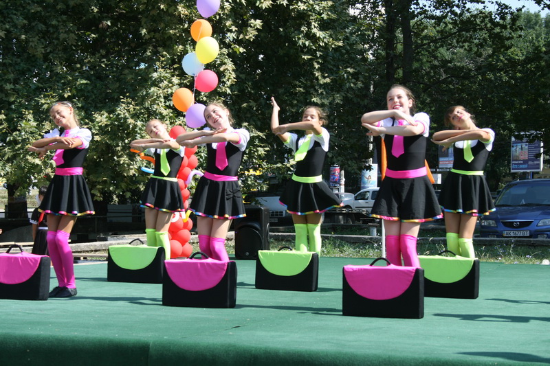 В Симферополе провели дефиле школьной формы крымских фабрик