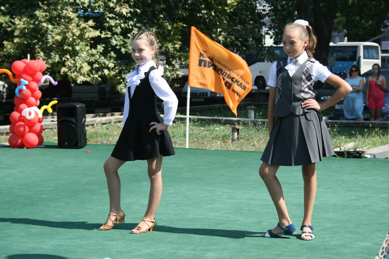 В Симферополе провели дефиле школьной формы крымских фабрик