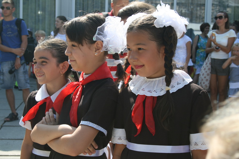 В Симферополе провели дефиле школьной формы крымских фабрик