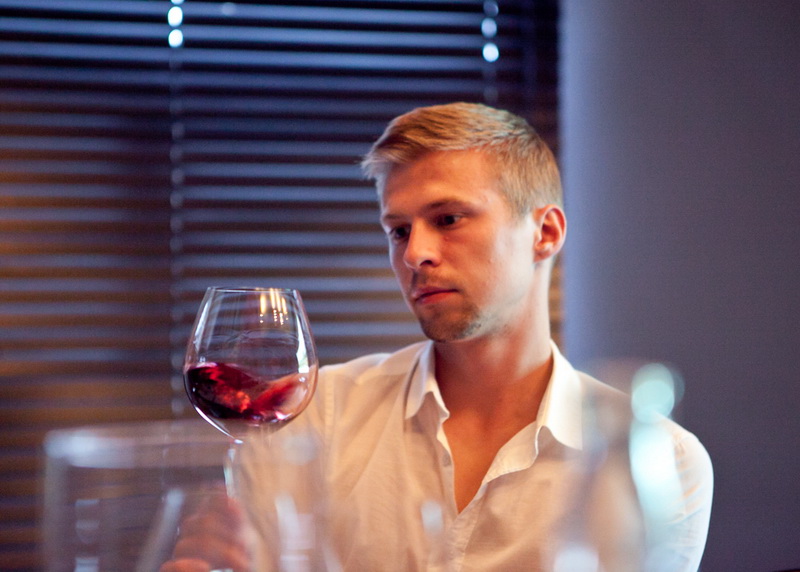 Севастопольцев учат разбираться в винах