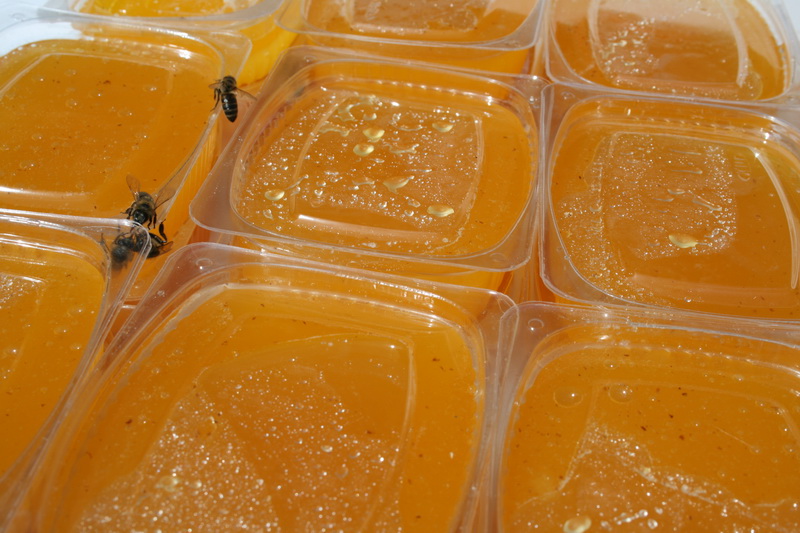 Жители Симферополя отмечают Яблочный спас