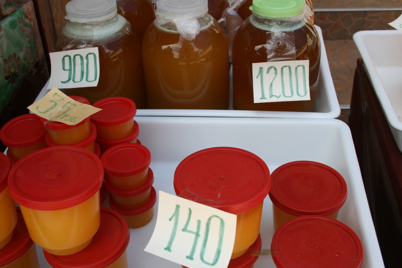 Жители Симферополя отмечают Яблочный спас