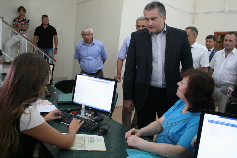 В Симферополе открыли услугу по выдаче паспортов за час