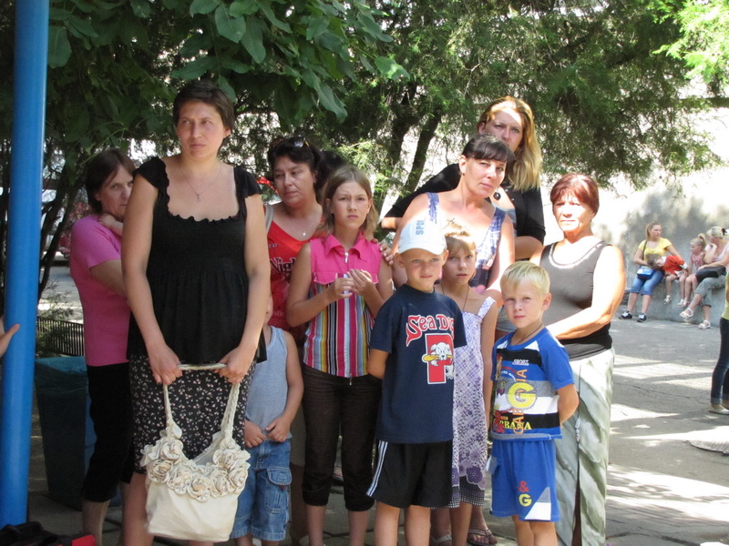 Крымский митрополит провел службу для беженцев