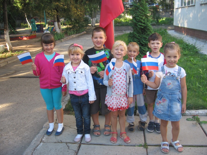 В детсаду Симферополя отметили День государственного флага