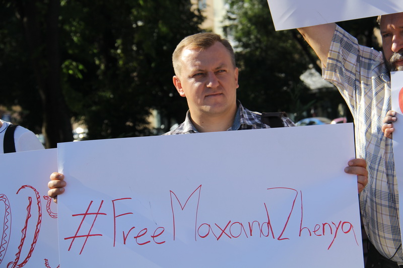 В Симферополе прошла акция в поддержку пропавших журналистов