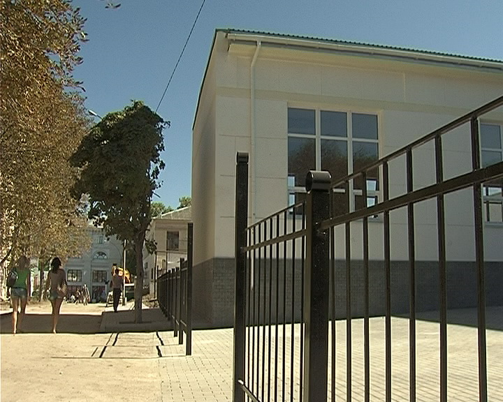 В Севастополе отремонтировали фасад школы 