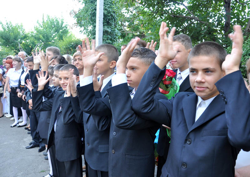 Глава Крыма поздравил школьников с Днем знаний