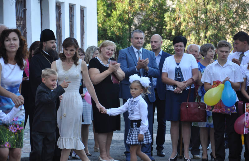 Глава Крыма поздравил школьников с Днем знаний