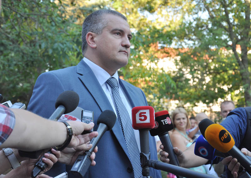 Глава Крыма поздравил школьников с Днем знаний