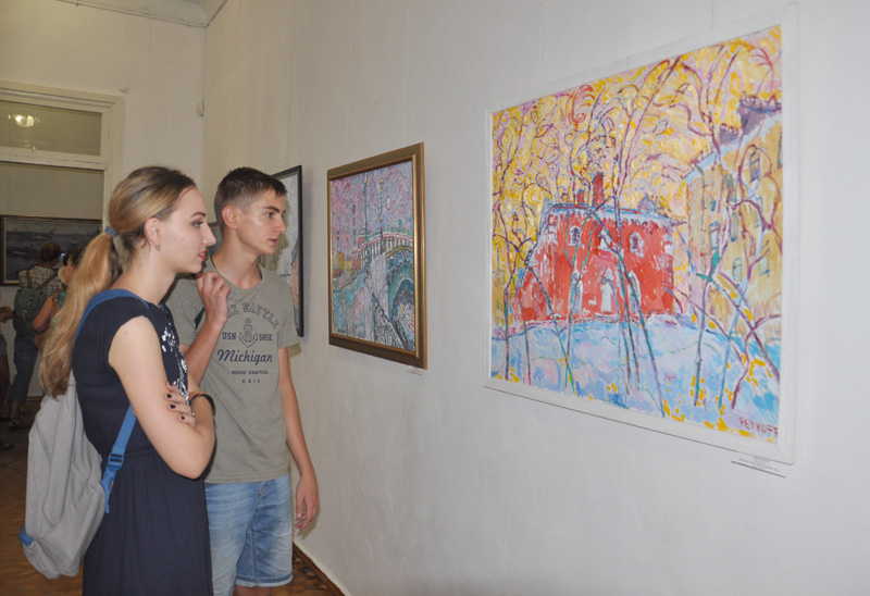 В Симферополе открылась выставка санкт-петербургских художников