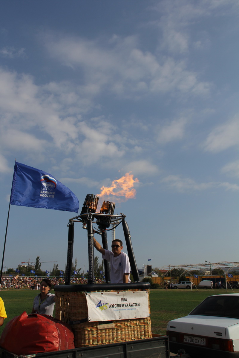 В Феодосии стартовал фестиваль «Воздушное братство»