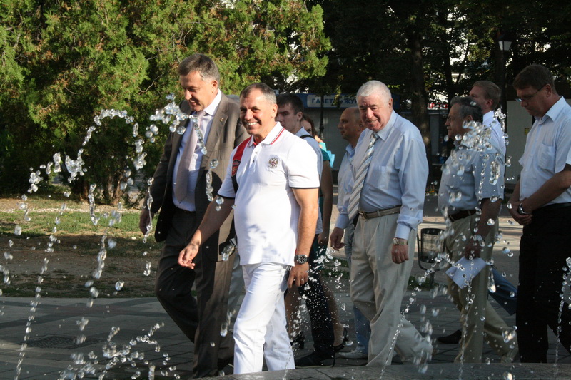 В парках Симферополя появится освещение и велосипедный патруль