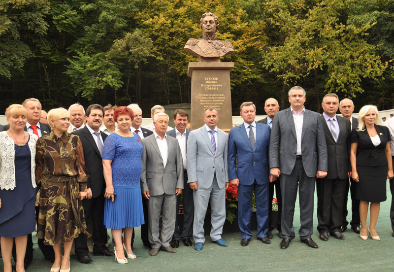 Под Алуштой открыли бюст Кутузову