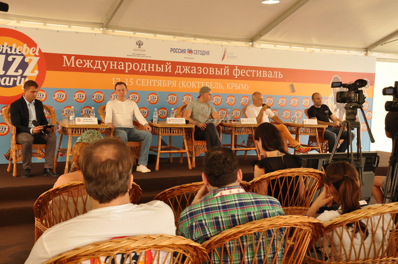 Фестиваль «Koktebel Jazz Party» открылся джем-сейшном пианистов