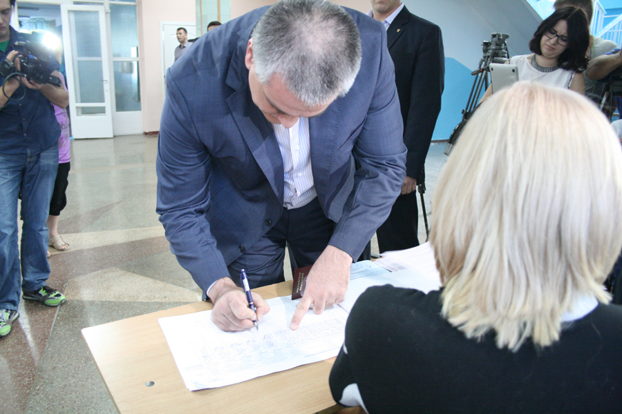 Глава правительства Крыма проголосовал на выборах