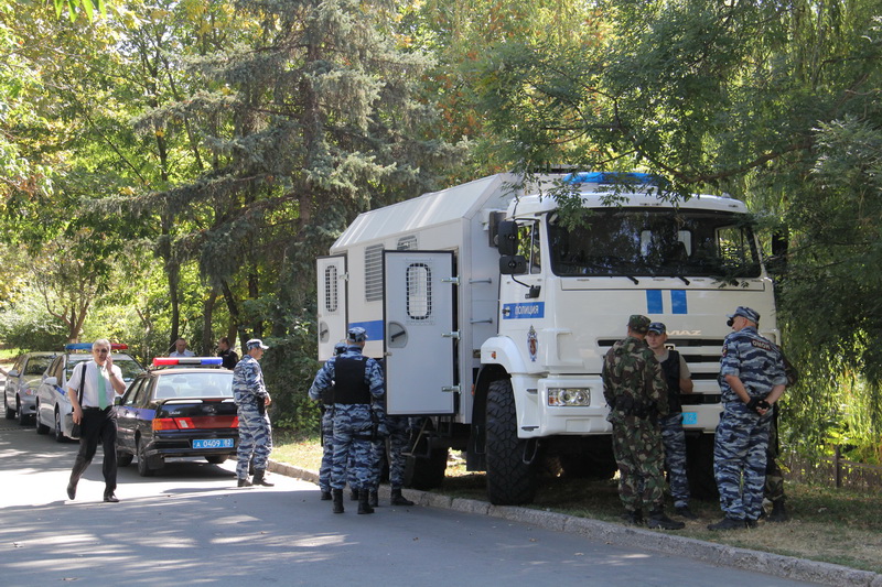 В Симферополе проводится обыск в здании меджлиса
