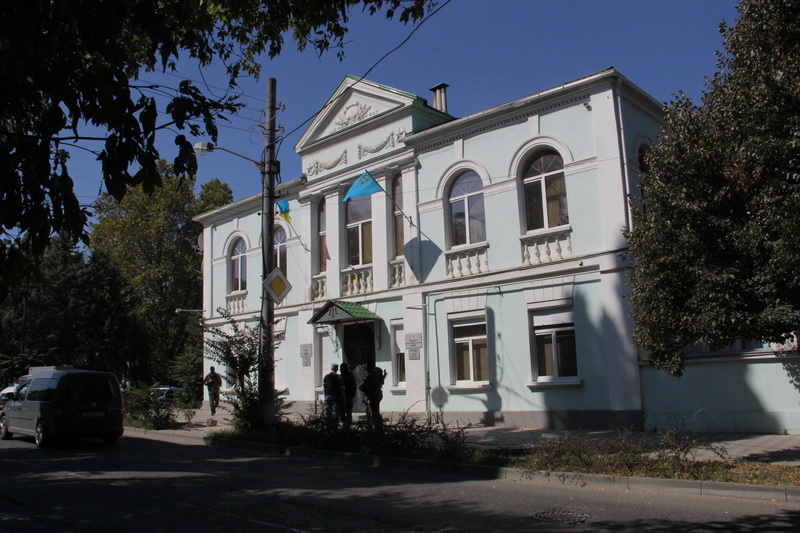 В Симферополе проводится обыск в здании меджлиса