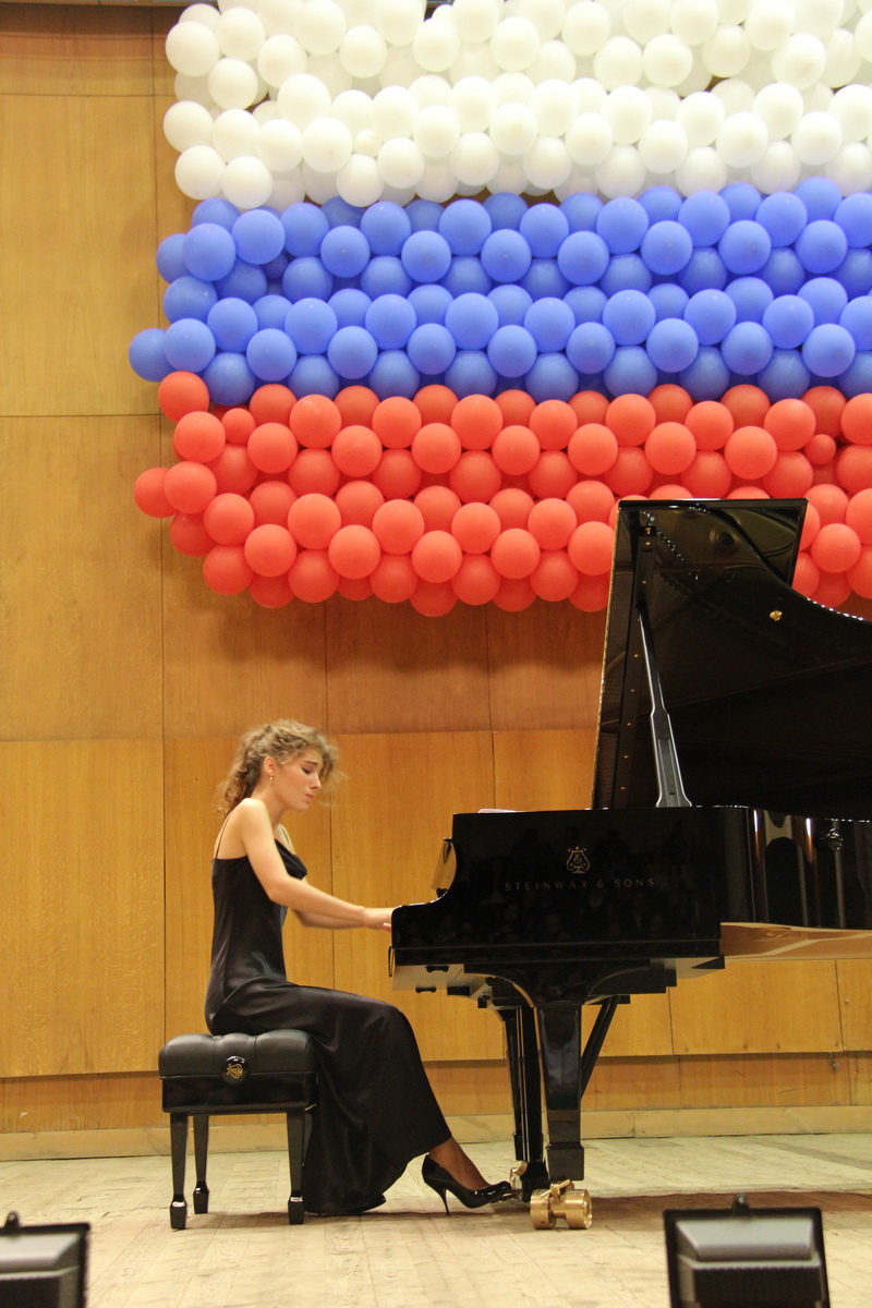 Симферопольскому музучилищу подарили рояль «Стейнвей»