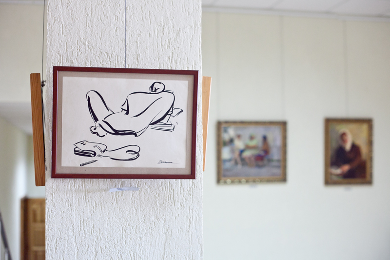 В Севастополе открылась выставка художников «Человек читающий»