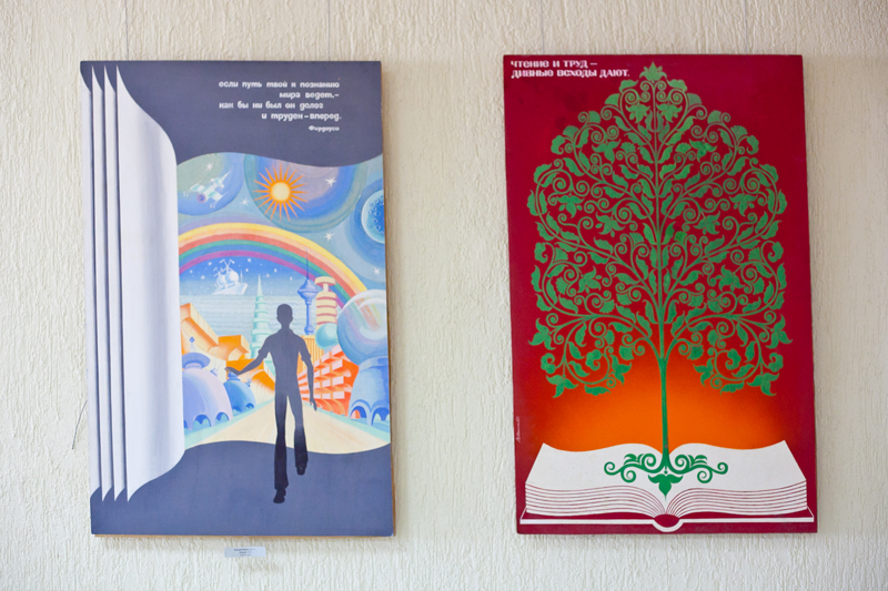 В Севастополе открылась выставка художников «Человек читающий»