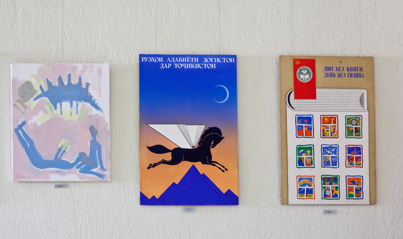 В Севастополе открылась выставка художников «Человек читающий»